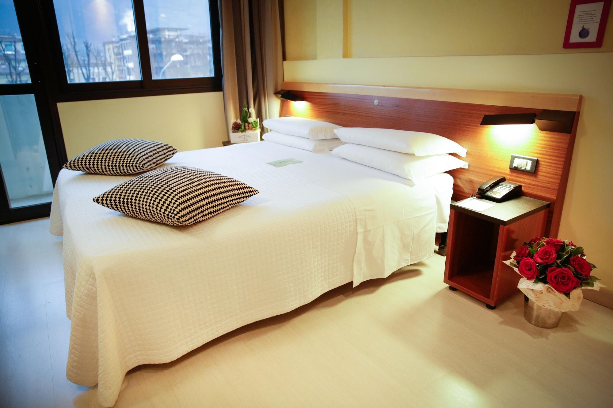 Art Hotel Milano Прато Екстериор снимка