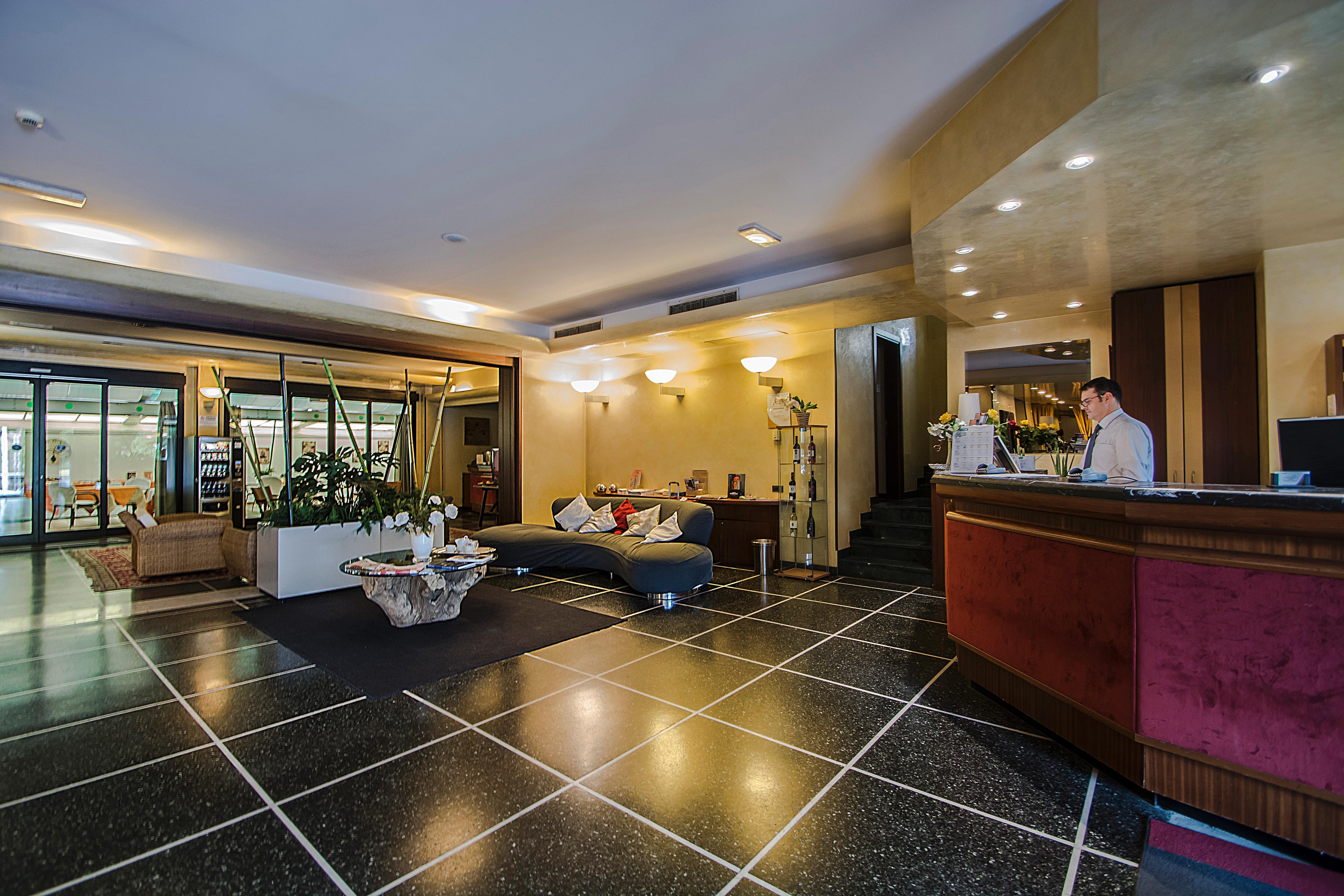 Art Hotel Milano Прато Екстериор снимка
