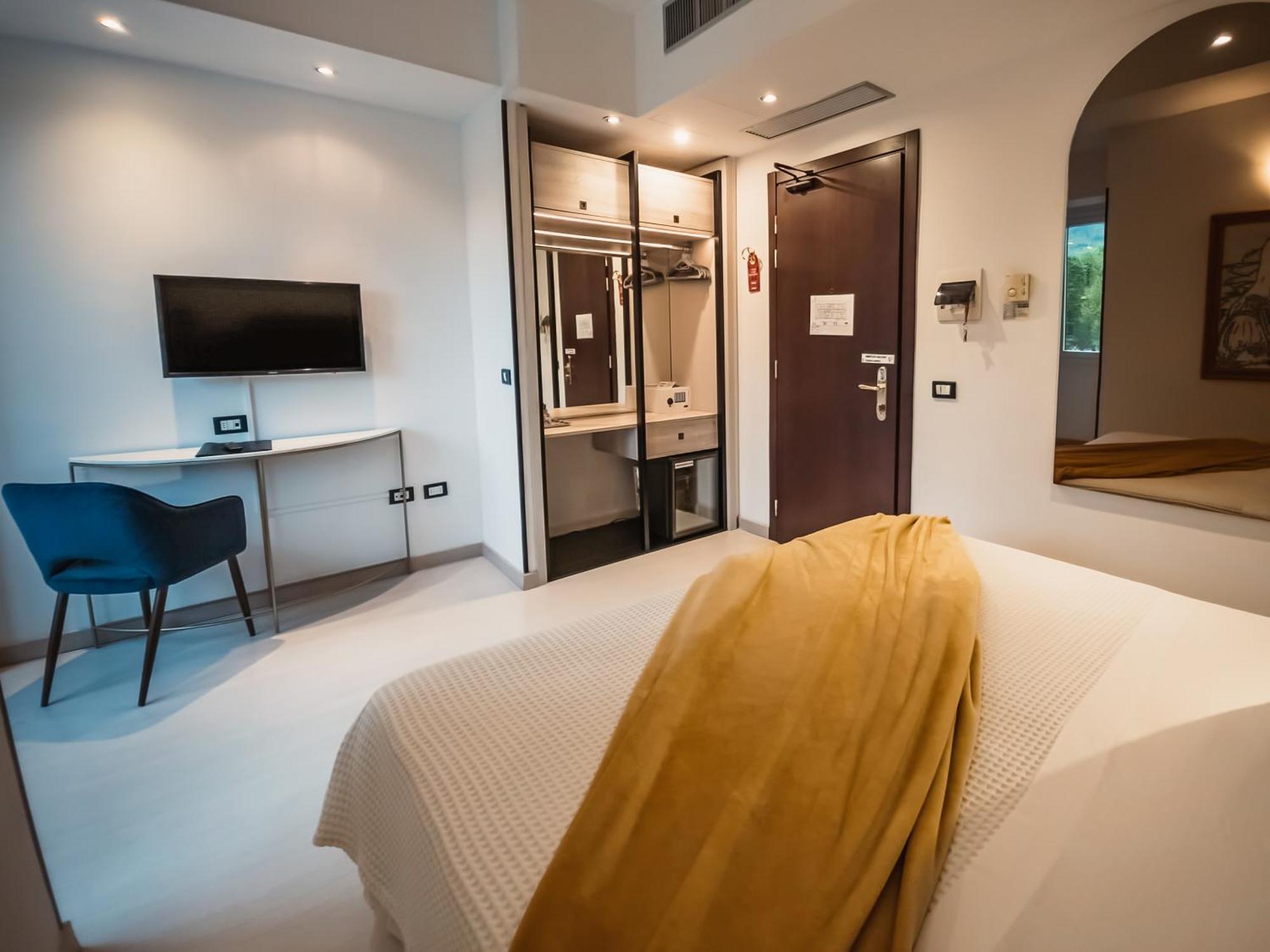 Art Hotel Milano Прато Екстериор снимка