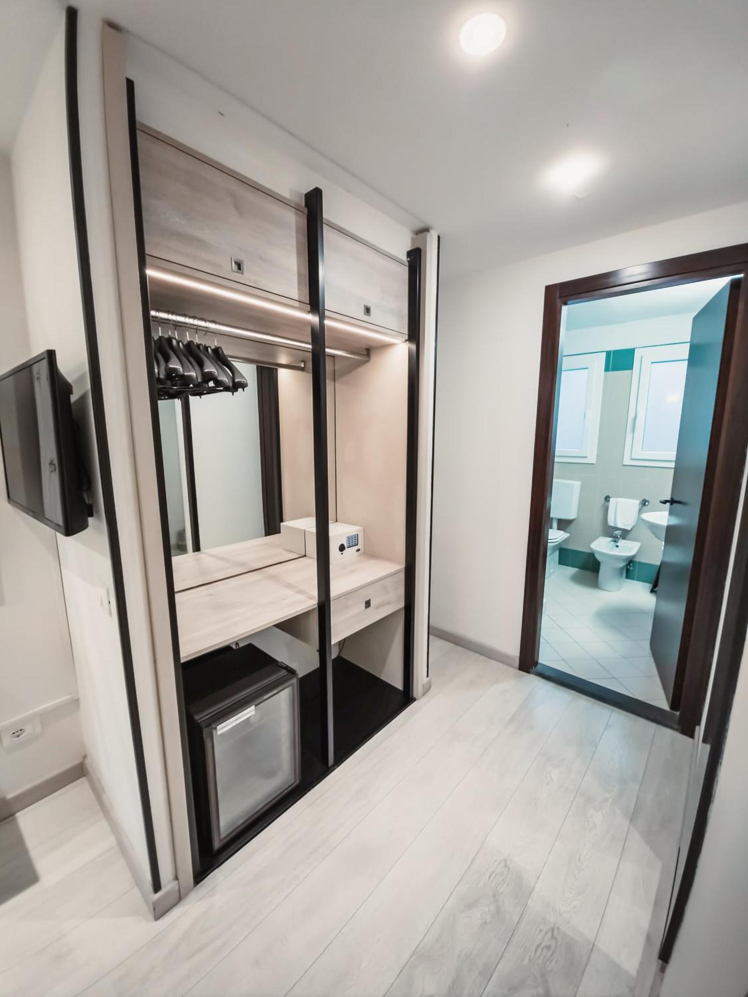 Art Hotel Milano Прато Екстериор снимка
